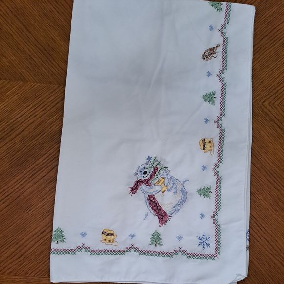 Embroiderd Cross Stitch Christmas Tablecloth Polar Bear Size 68"x52.5" H… - Picture 7 of 8